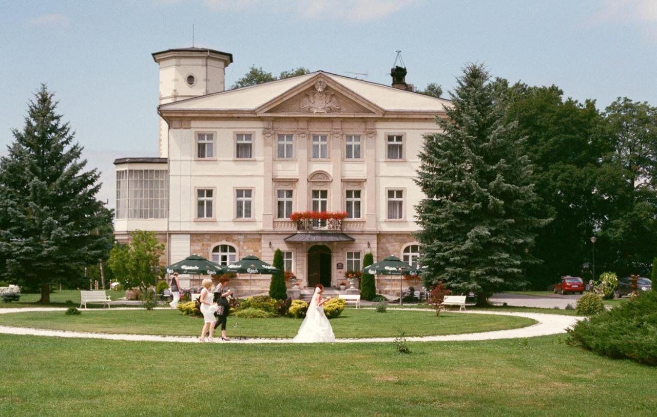 Pałac Brunów Lwowek Slaski Exterior foto