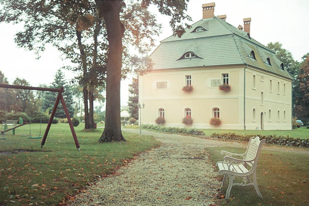 Pałac Brunów Lwowek Slaski Exterior foto