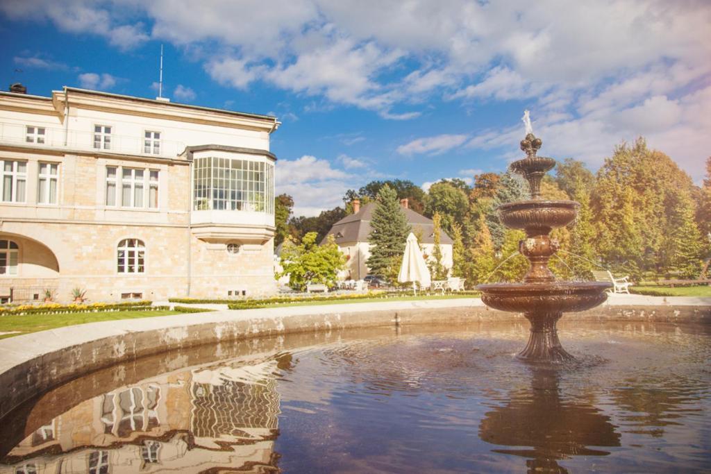 Pałac Brunów Lwowek Slaski Exterior foto